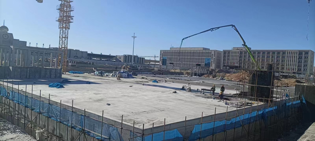 盟级重点工程：锡林浩特市2119工程主体结构顺利封顶，历时工期100天！